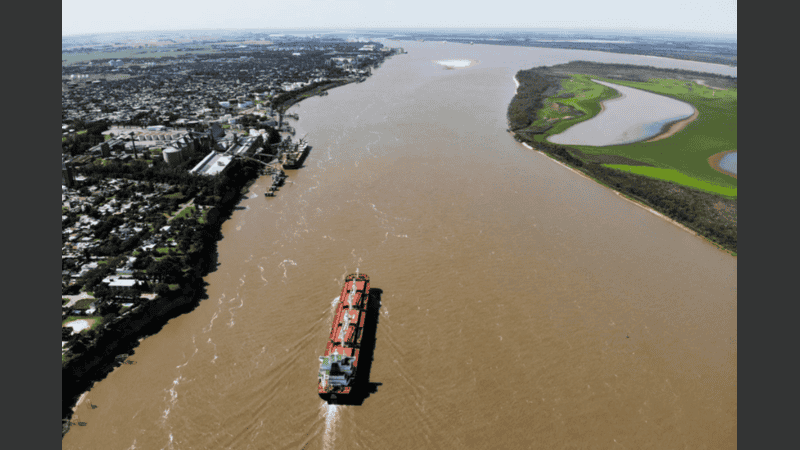La hidrovía es la principal ruta de salida de las agroexportaciones argentinas