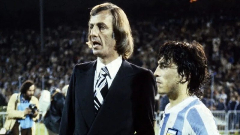 Menotti junto a Daniel Passarella, uno de sus jugadores emblema.