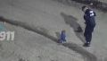 Video: un bebé de un año fue encontrado gateando en plena madrugada en Córdoba