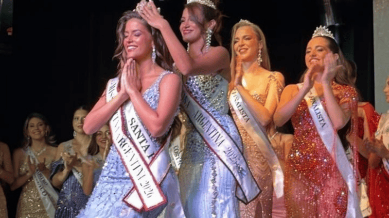 El momento de la coronación de Constanza Corti como Miss Latina Argentina 2026.