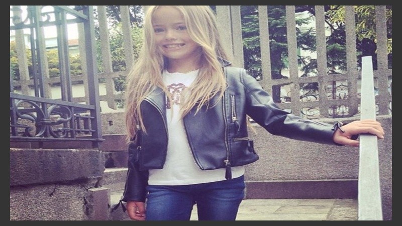 La niña ya está en carrera de modelo.