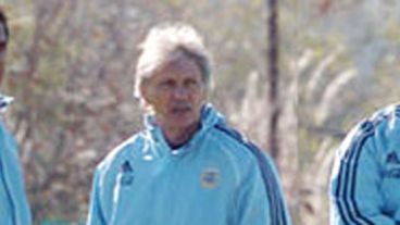 El cuerpo técnico medita el equipo