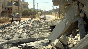 Casas y comercios, destruidos por las bombas (EFE).