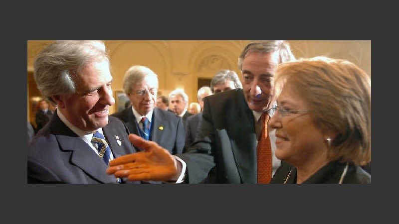 Buenda onda entre Tabaré y Kirchner, con Bachelet como testigo (Télam).