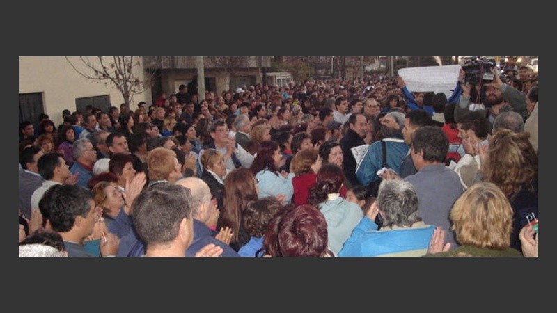 Un barrio conmocionado por la muerte de un chico muy querido.