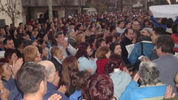 Un barrio conmocionado por la muerte de un chico muy querido.