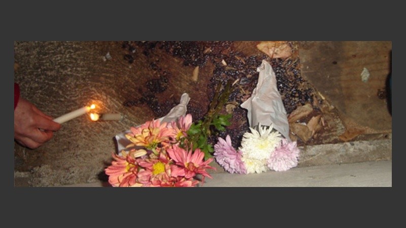 Los vecinos y familiares dejaron su ofrenda para Luciano.