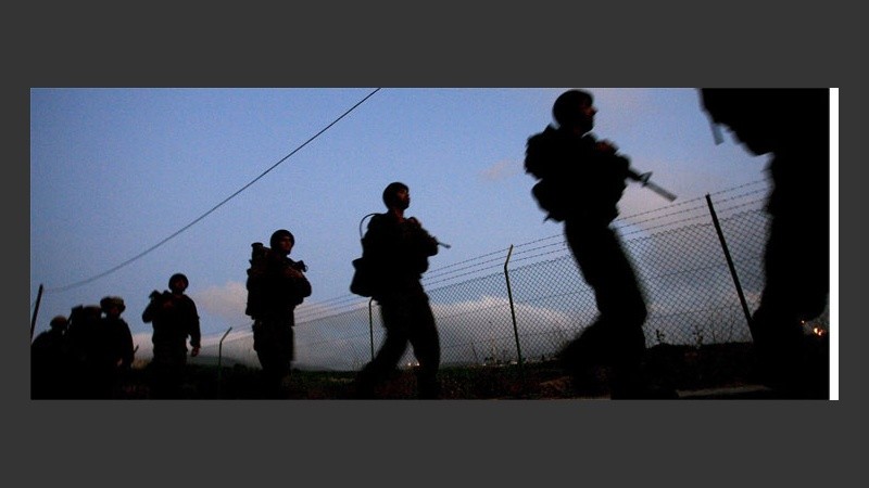 Los soldados israelíes continúan su avance en el Líbano.
