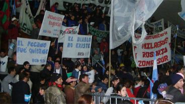 No sólo carteles políticos. Los evangelistas, dueños de casa, dijeron presente.