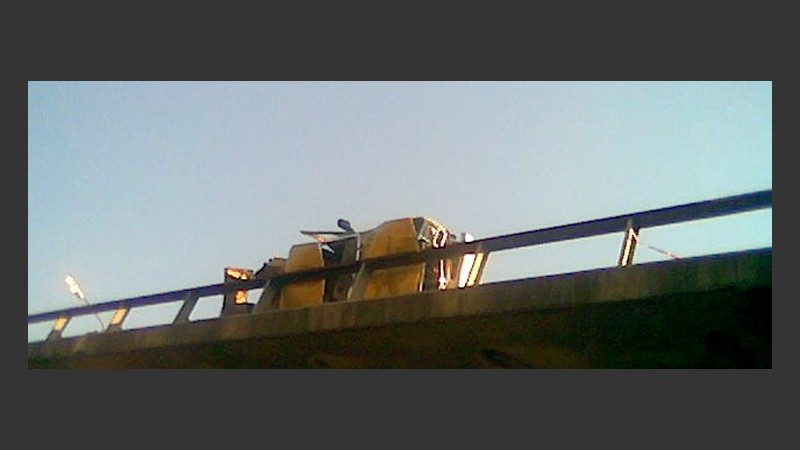 Uno de los autos quedó destrozado.