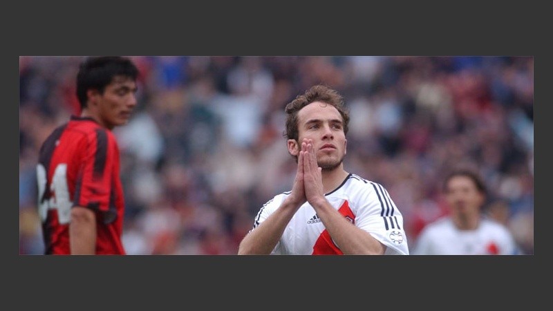 Belluschi marcó para River y se disculpó ante la gente leprosa (Fotobaires).