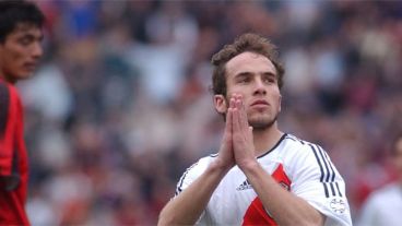Belluschi marcó para River y se disculpó ante la gente leprosa (Fotobaires).
