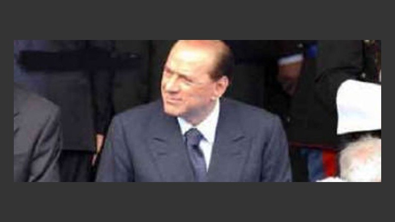 Vive. Falsa noticia de la muerte de Berlusconi para infectar computadoras.