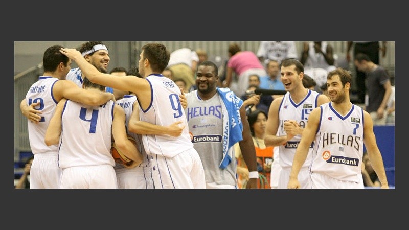 Fiesta griega tras un triunfo espectacular (EFE).