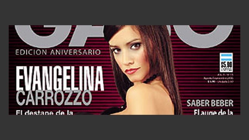 La tapa de la revista para la que posó Evangelina.