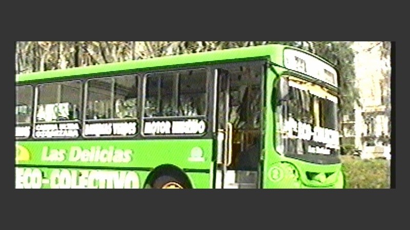 Los coches fueron presentados frente a la Municipalidad (imagen de TV).