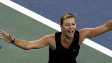 La rusa desborda de emoción al ganar el último punto (EFE).