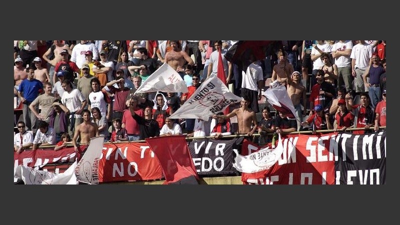 Los hinchas rojinegros confían en la recuperación del equipo.