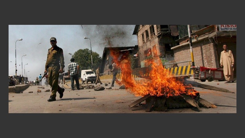 En Cachemira, piquetes al estilo argentino pero más violentos (EFE).
