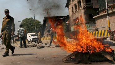 En Cachemira, piquetes al estilo argentino pero más violentos (EFE).