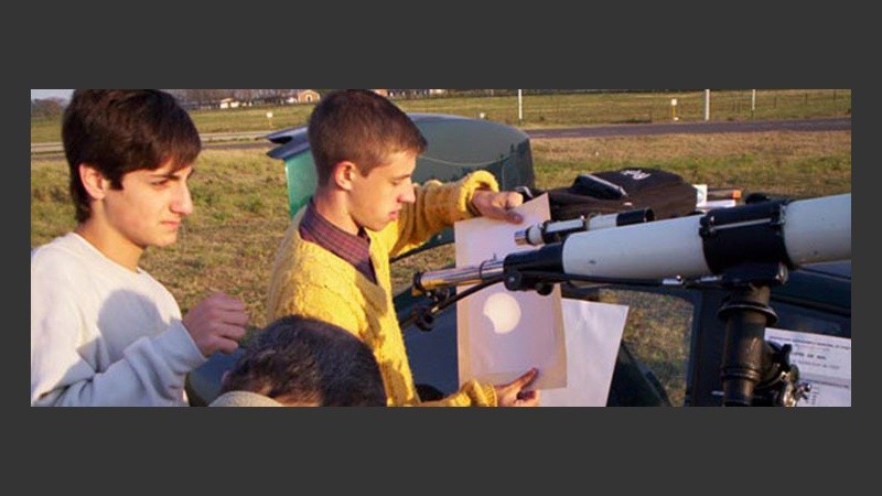 Un grupo de adolescentes del Observatorio de Funes participaron del registro.