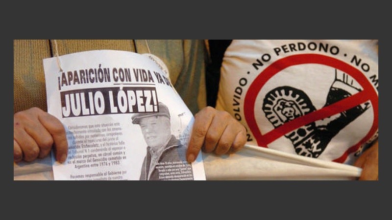 Partidos de izquierda marchan contra el acto organizado por los militares (Télam). 