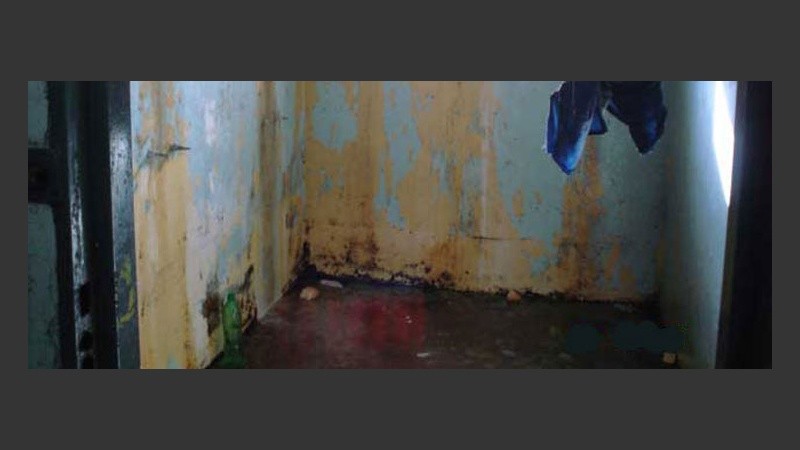 Las duchas del penal para menores, lejos de las normas de detención (Prensa Bloque PS).