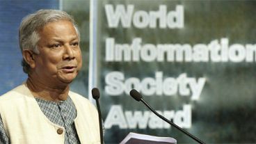 Muhammad Yunus, director general del Banco Grameen de Bangladesh, en otra entrega de premios (EFE).