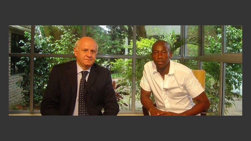 El delantero canalla con Tessandori, durante De 12 a 14.