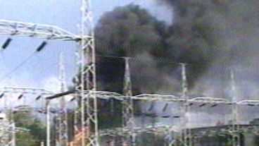 La columna de humo negro era visible desde bien lejos (imagen TV).