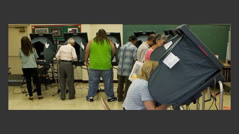 Se registraron algunos inconvenientes en el voto electrónico (EFE).