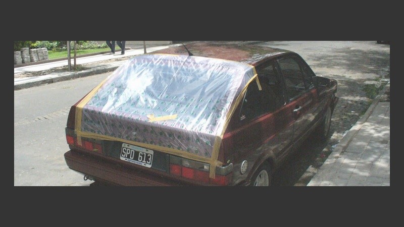 Ante la falta de turnos en la casa de parabrisas, hubo que improvisar.