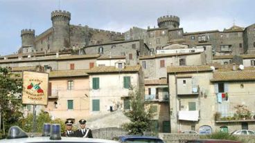 Mucha custodia en el castillo de Orsini-Odelaschi, en Bracciano, donde será la boda (EFE).