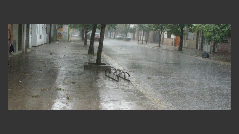 Tal como lo establece el pronóstico lluvia constante para todo el domingo