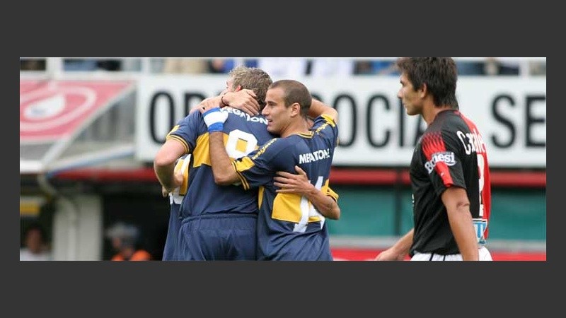 Otro festejo del líder ante la impotencia de los sabaleros (FotoBaires).