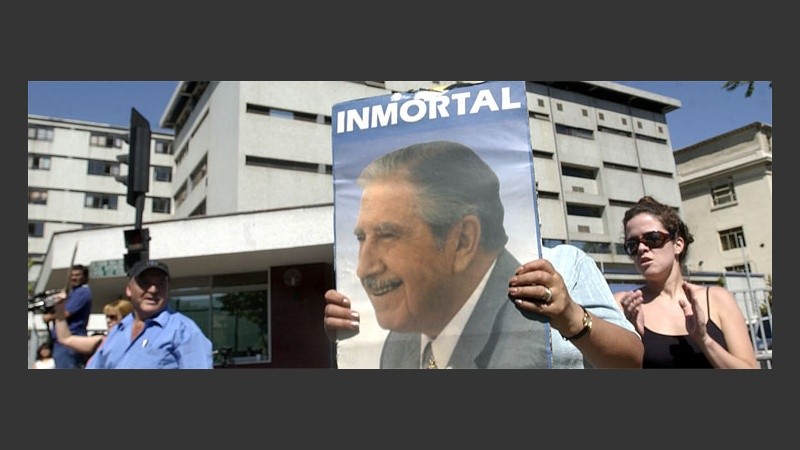 Para sus seguidores, Pinochet es 