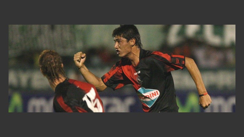 Tacuara hizo un golazo de tiro libre, pero sirvió de poco (FotoBaires).