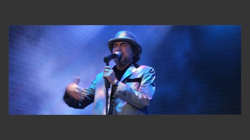 Desde el escenario, Sabina mencionó a sus amigos rosarinos.