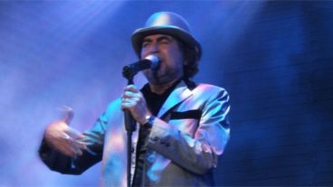 Desde el escenario, Sabina mencionó a sus amigos rosarinos.