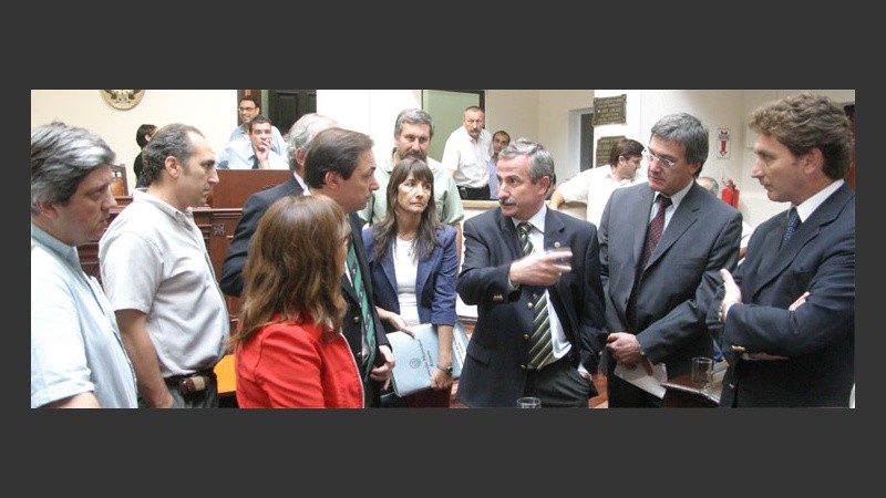 Mientras afuera protestaban, adentro había preocupación. 