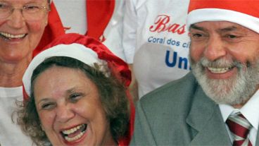 Lula se puso sólo el gorro: la barba blanca ya la tenía (EFE).