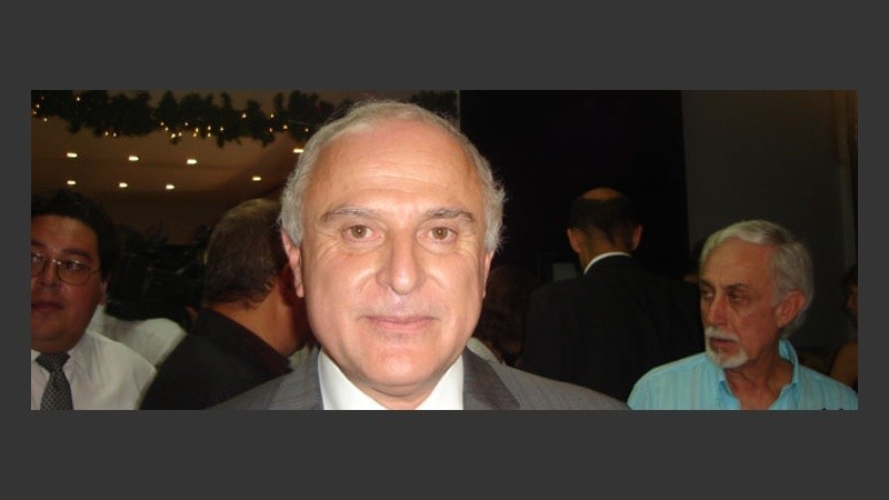 El intendente Miguel Lifschitz estuvo en el estudio y después pasó por la fiesta.