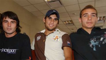 Ojeda, Villagra y Ruben, felices tras el desembarco en Buenos Aires (FotoBaires).