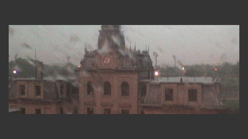 Primeras gotas con la estación de fondo.