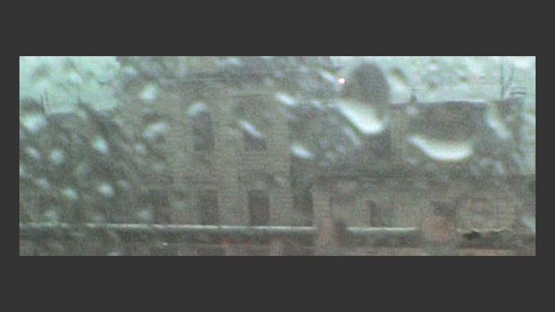 Lluvia intensa sobre la ventana.