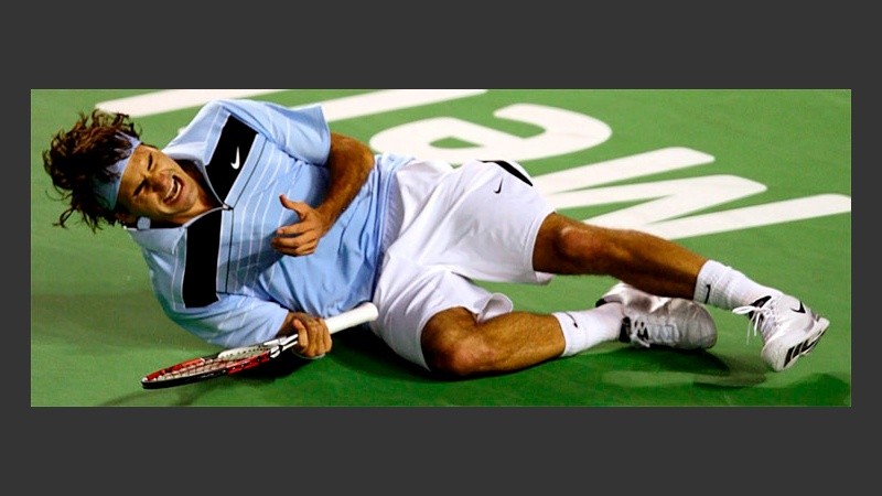 Federer celebra su victoria en la final del Abierto de Australia 