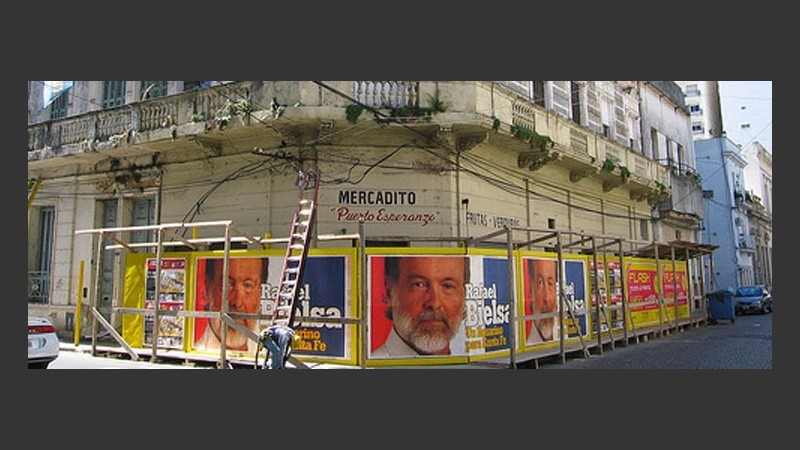 La casa de Rioja y Juan Manuel de Rosas, antes del paso de la piqueta (Facundo Fernández).