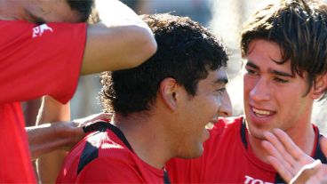 Peralta abrió la cuenta con un muy buen disparo, pero sirvió de poco (FotoBaires).