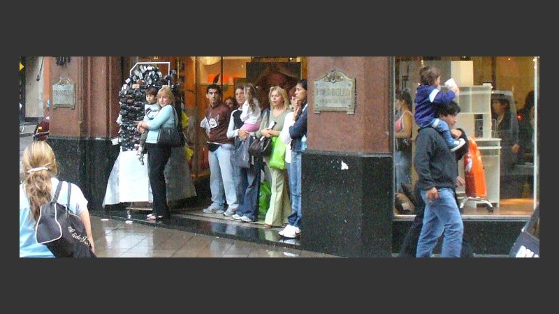 Los más cuidadosos, se parapetaron en las esquinas.