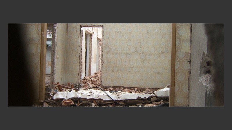 Los vecinos quieren entrar a sacar los felinos que quedan y corren peligro. (Fotos:R. Lescano)